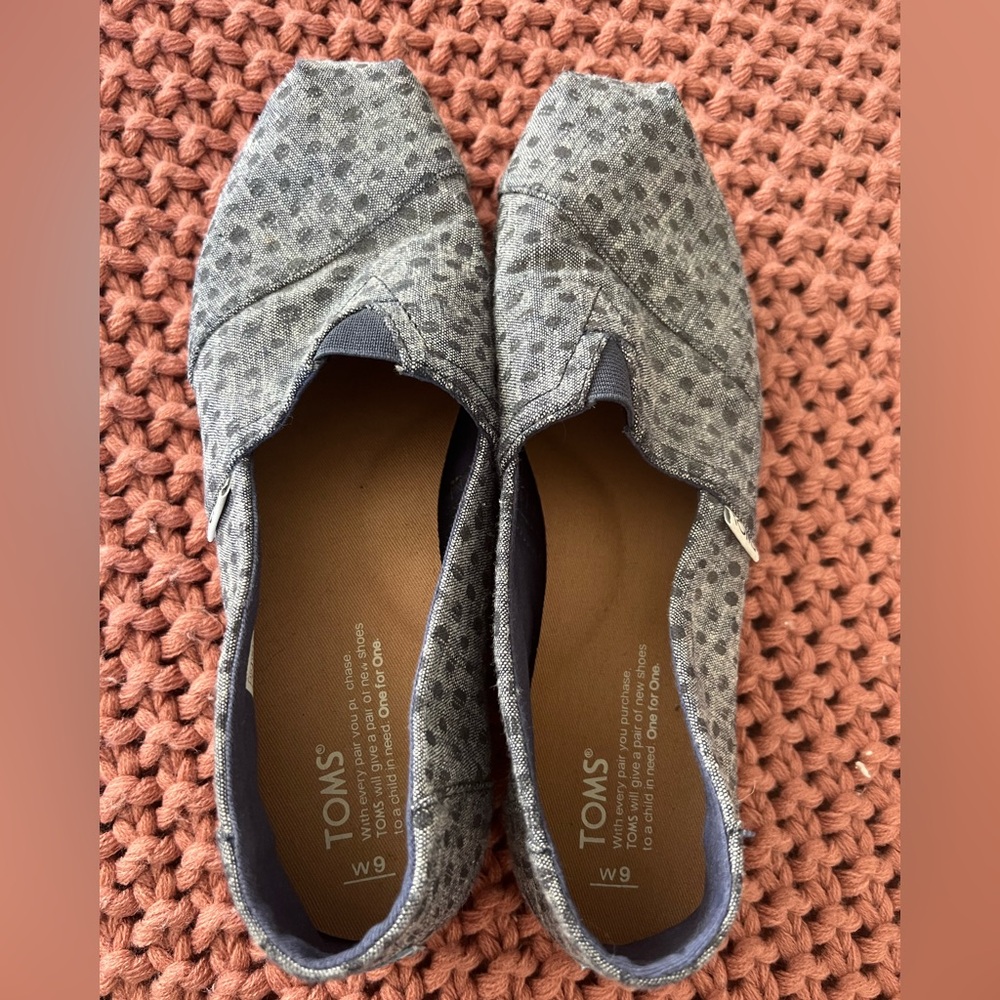 TOMS Women's 9 Blue Slip-On Shoes